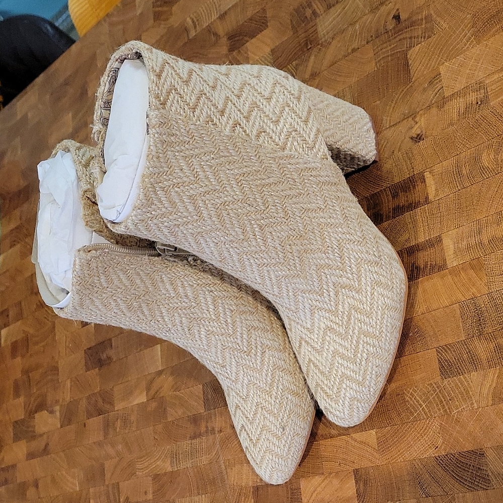 Boot - Picture 3 of 4